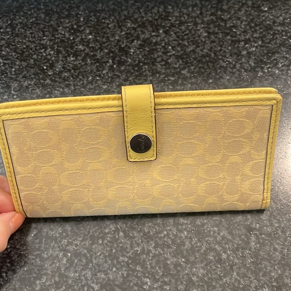 COACH Signature Slim Wallet - Picture 4 of 7
